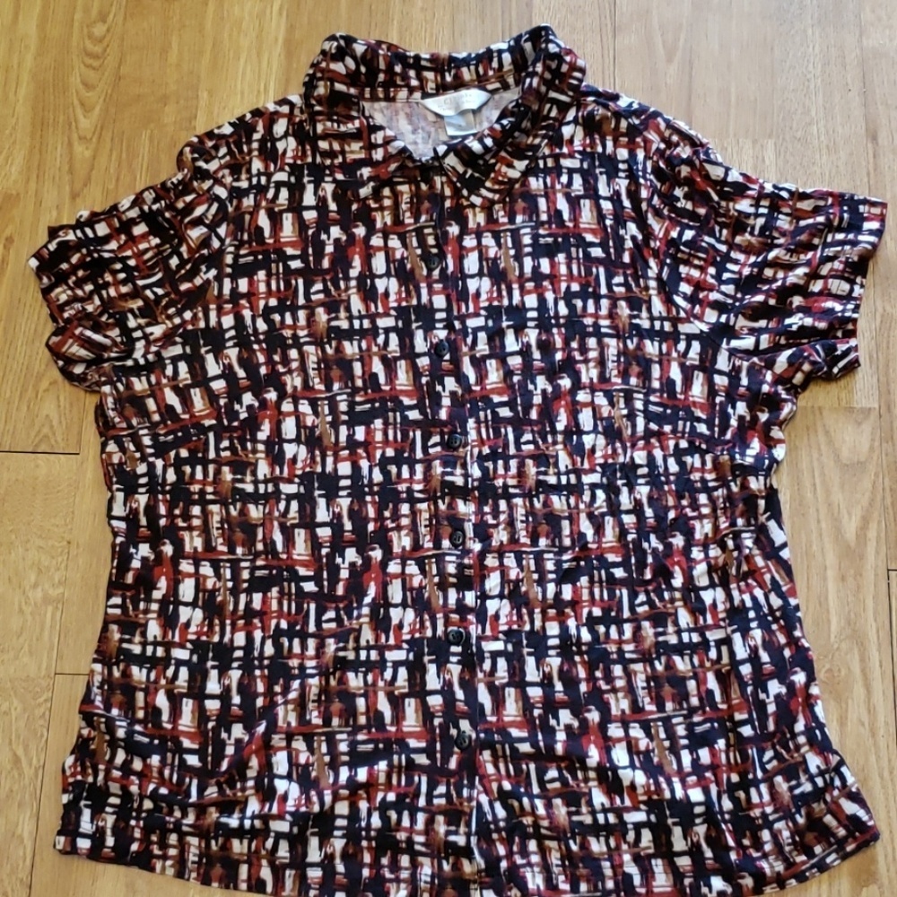 Stretchy short sleeve button-down plus size top